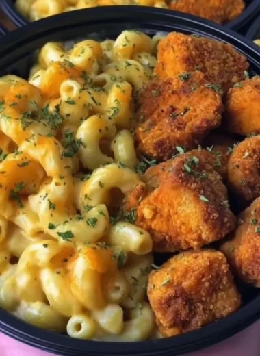 High-Protein KFC Chicken Mac & Cheese with crispy chicken and creamy cheese