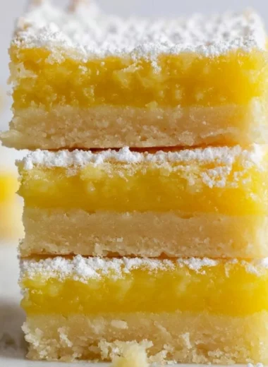 Easy lemon bars with a crispy crust and tangy lemon filling