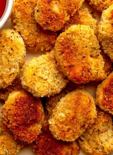 Healthy chicken nuggets served with dipping sauce